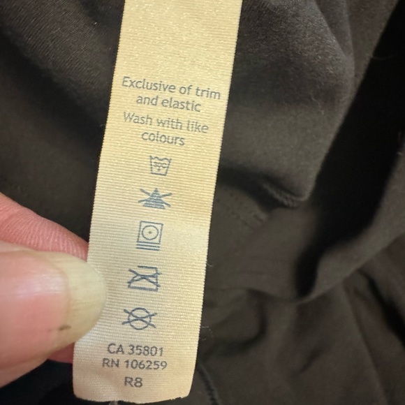 Lululemon Rejuvenate Crop *18” in Black. Size 6. - Picture 16 of 17